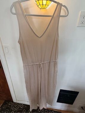 Banana Republic Cream Scoop Neck Tank Top